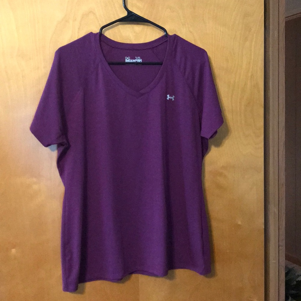 Under Armor semi fitting heat gear short sleeve to
